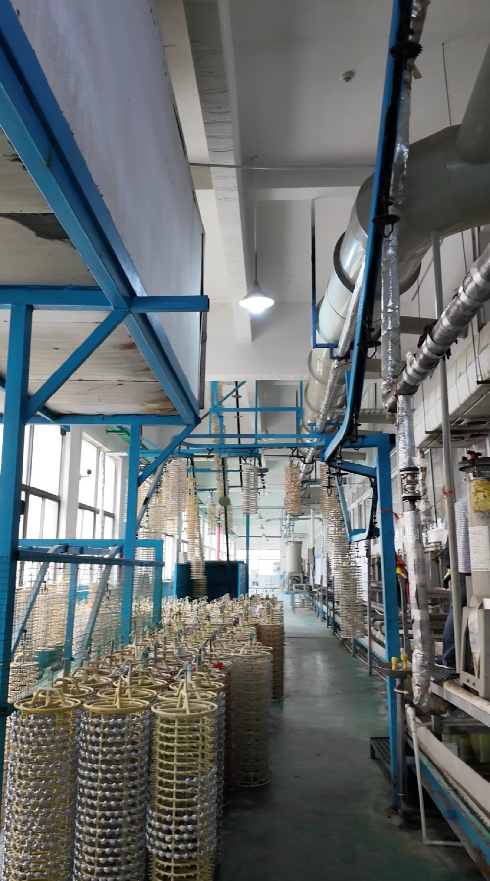 Electroplating production line with process tanks and ventilation system
